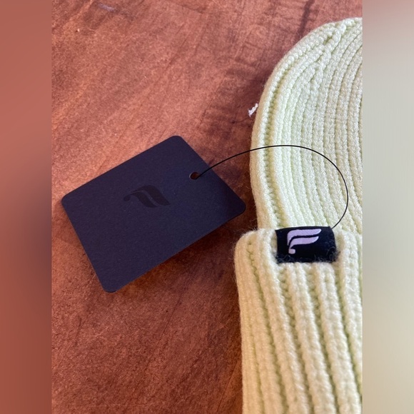 Fabletics The Beanie Lime Green NWT - Picture 3 of 4